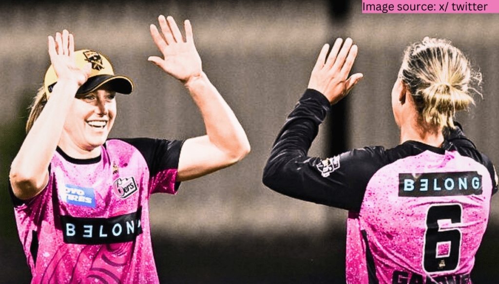 Women's Big Bash league 2024: एलिस पेरी के शानदार प्रदर्शन से सिडनी सिक्सर्स ने होबार्ट हरिकेन्स को 6 रनों से दी मात! Women's Big Bash league 2024: एलिस पेरी के शानदार प्रदर्शन से सिडनी सिक्सर्स ने होबार्ट हरिकेन्स को 6 रनों से दी मात!