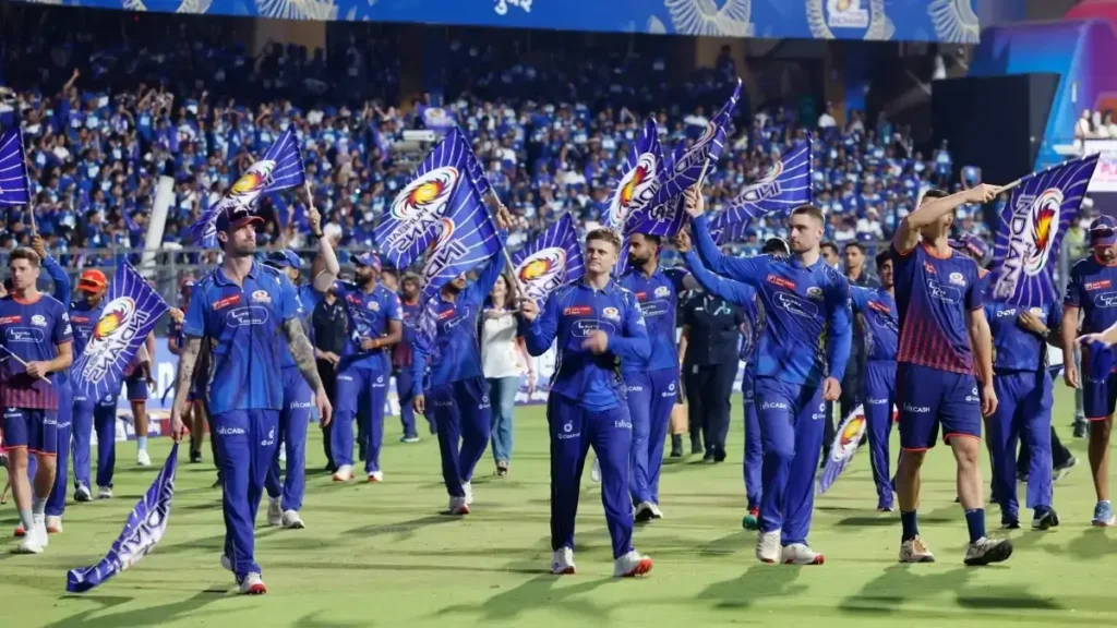 Mumbai Indians Explosive Storm: लखनऊ सुपर जायंट्स को 54 रनों से हराकर अंक तालिका में तीसरे स्थान पर पहुंचे